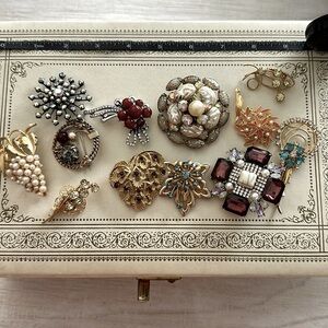 Vintage Brooch bundle